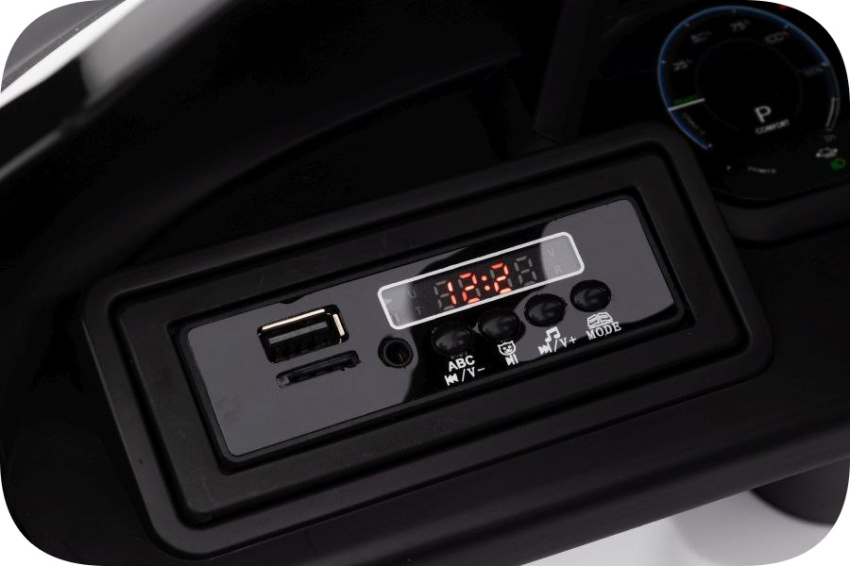 Autko Na Akumulator Audi E-Tron GT Biały 4x4 - Panel Muzyczny
